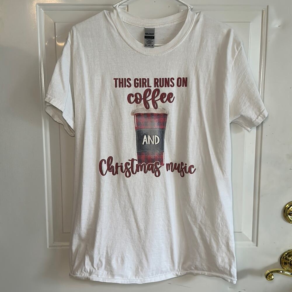 Gildan Women’s‎ Christmas Short Sleeve Shirt Medium